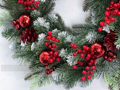 Vòng nguyệt quế có lá PE thông đỏ trái đỏ ĐK 60cm VNGQ-X-40